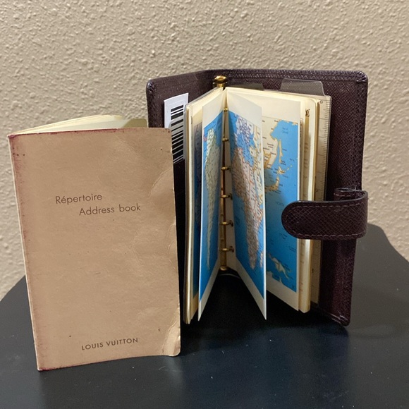 Authentic Louis Vuitton small ring Taiga agenda #CA0999 made in Spain 1999 - Picture 4 of 7